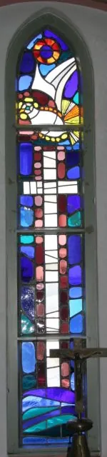 Kirchenfenster, Taufkapelle, Kreuz, Fisch