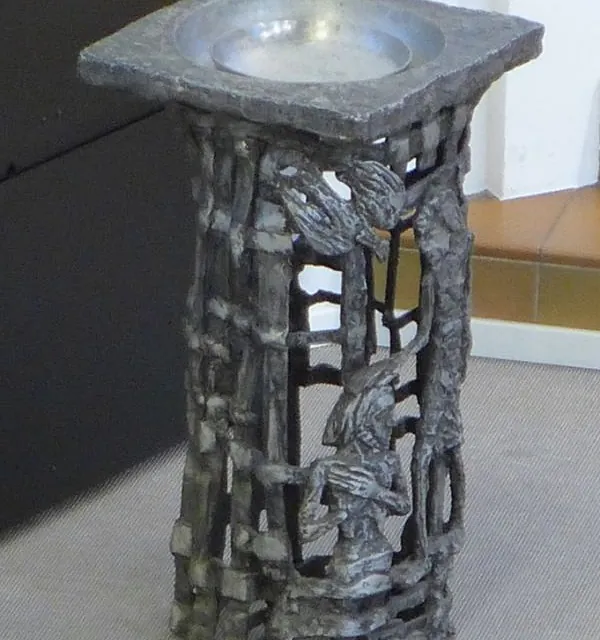 Johanneskirche,Taufbecken, Schw. Paula