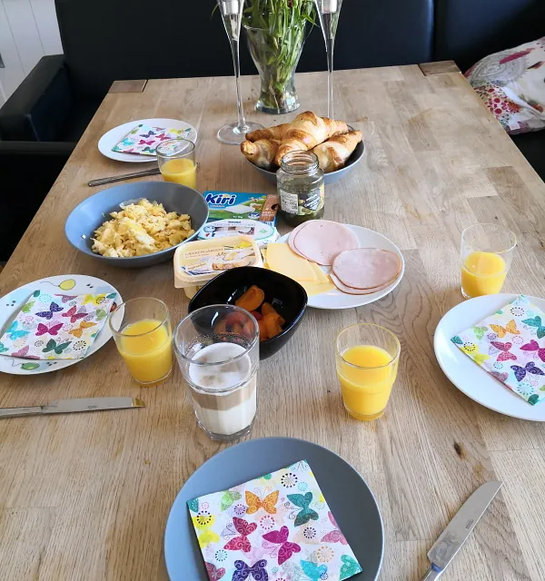 Frühstückstisch
