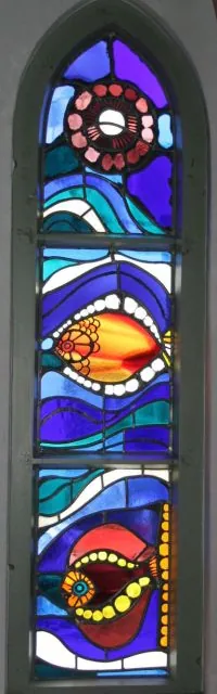 Kirchenfenster, Taufkapelle, Fische